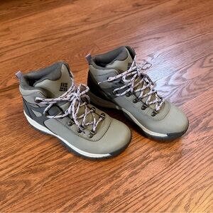 Women's Gray Lace Up Columbia Hiking boots